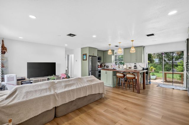 902 SE OCEAN Avenue, Stuart, FL 34996