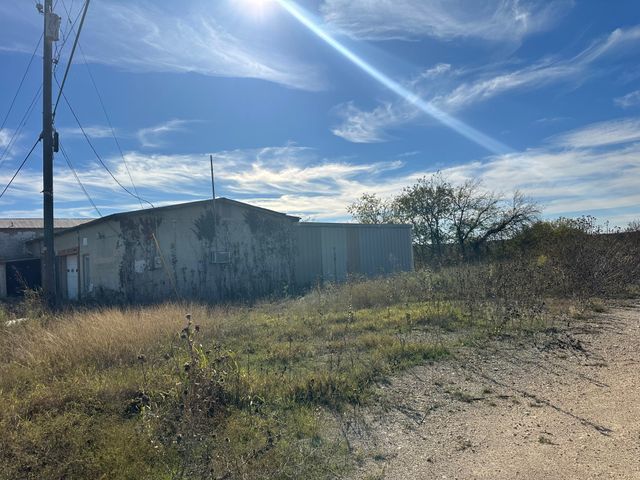 1890 S Main Street, Cleburne, TX 76033