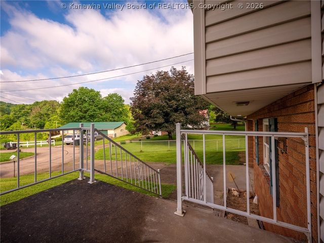 106 Holley Drive, Nitro, WV 25143