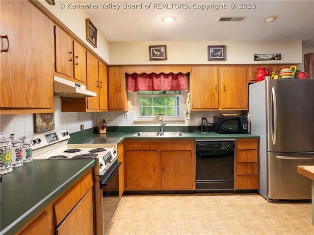 106 Holley Drive, Nitro, WV 25143