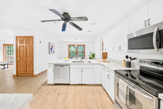 35 Brentwood Rd, Woburn, MA 01801