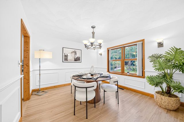 35 Brentwood Rd, Woburn, MA 01801