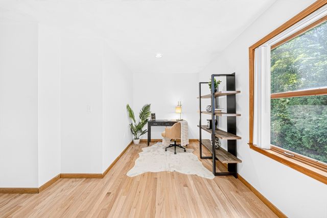 35 Brentwood Rd, Woburn, MA 01801