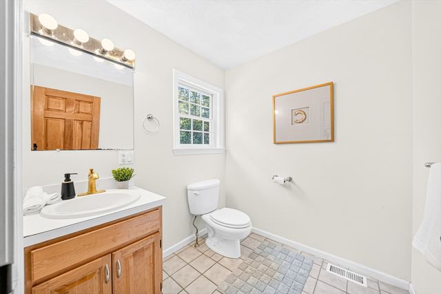 35 Brentwood Rd, Woburn, MA 01801