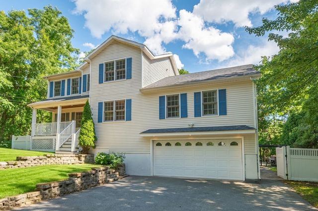 35 Brentwood Rd, Woburn, MA 01801