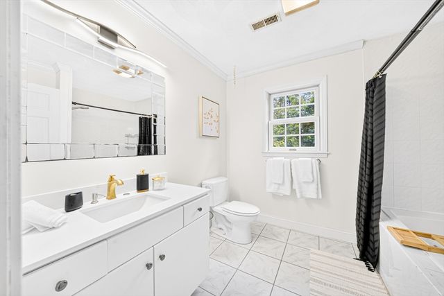 35 Brentwood Rd, Woburn, MA 01801