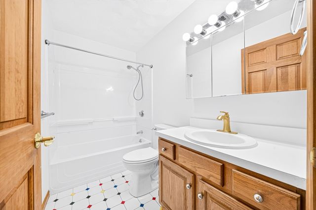35 Brentwood Rd, Woburn, MA 01801