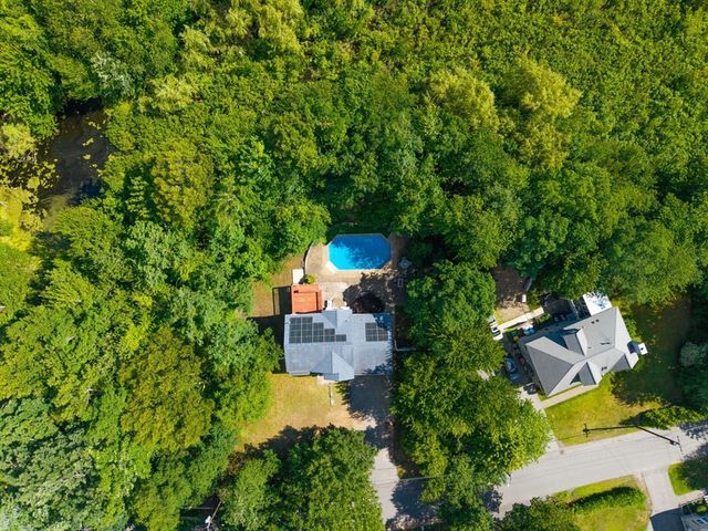 35 Brentwood Rd, Woburn, MA 01801