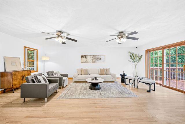 35 Brentwood Rd, Woburn, MA 01801