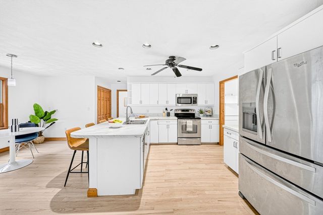 35 Brentwood Rd, Woburn, MA 01801