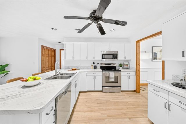35 Brentwood Rd, Woburn, MA 01801