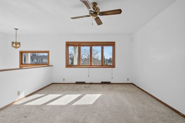 1266 Doreen Avenue, Waterloo, IA 50701