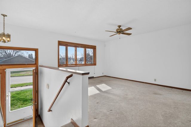 1266 Doreen Avenue, Waterloo, IA 50701