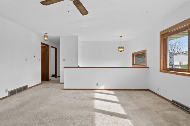 1266 Doreen Avenue, Waterloo, IA 50701