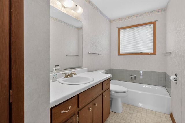 1266 Doreen Avenue, Waterloo, IA 50701