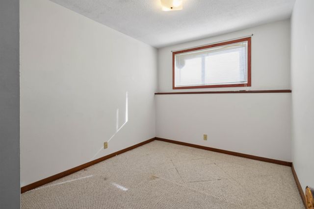 1266 Doreen Avenue, Waterloo, IA 50701