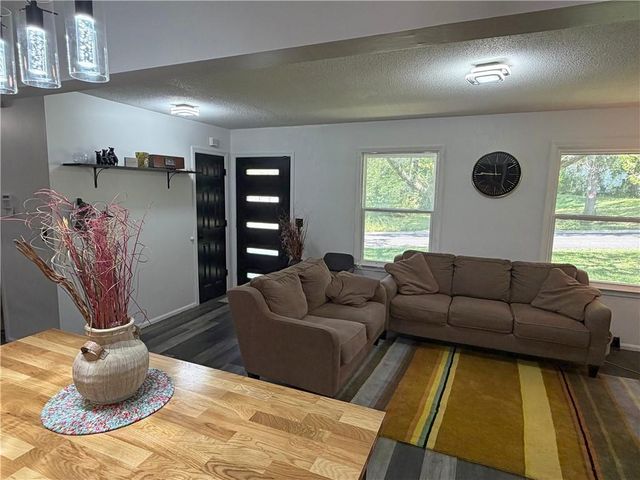11500 Manchester Avenue, Kansas City, MO 64134