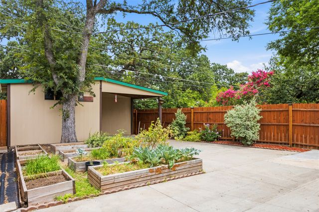 1113 Winterwood Drive, Lewisville, TX 75067