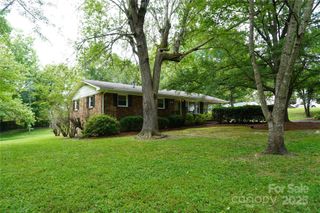 402 E Iowa Avenue, Bessemer City, NC 28016