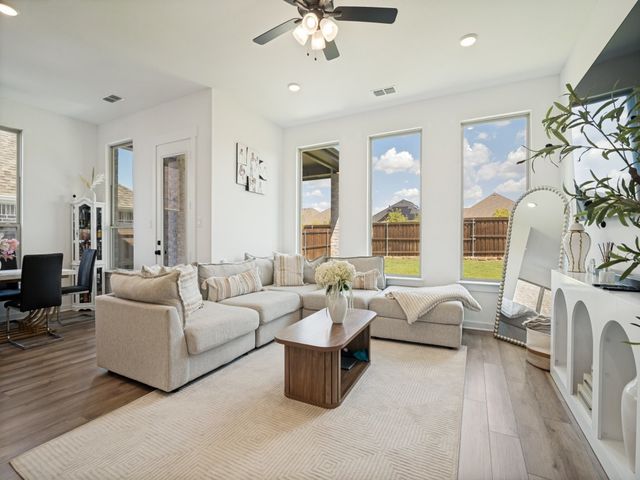733 Grand Dale Drive, Lavon, TX 75166
