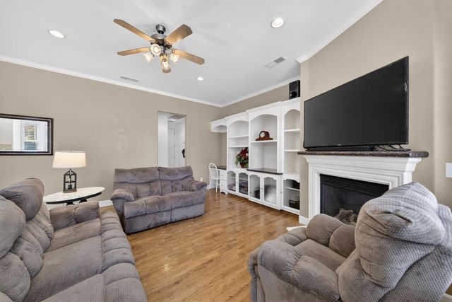 3084 Rall Avenue, Clovis, CA 93619