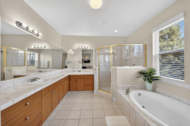 3084 Rall Avenue, Clovis, CA 93619
