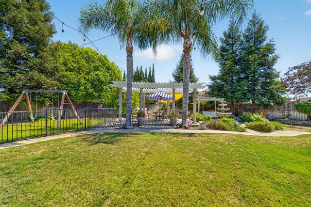 3084 Rall Avenue, Clovis, CA 93619