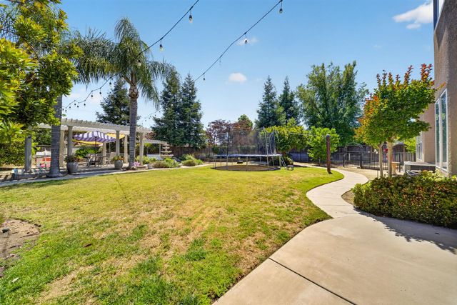 3084 Rall Avenue, Clovis, CA 93619