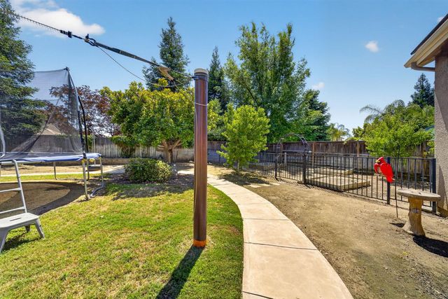 3084 Rall Avenue, Clovis, CA 93619