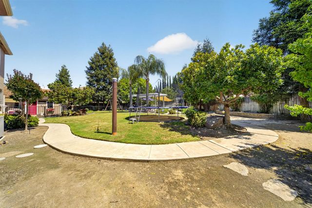 3084 Rall Avenue, Clovis, CA 93619