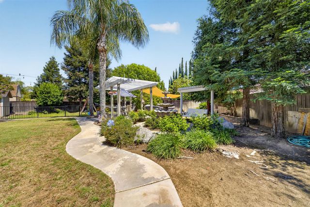 3084 Rall Avenue, Clovis, CA 93619