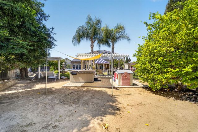 3084 Rall Avenue, Clovis, CA 93619
