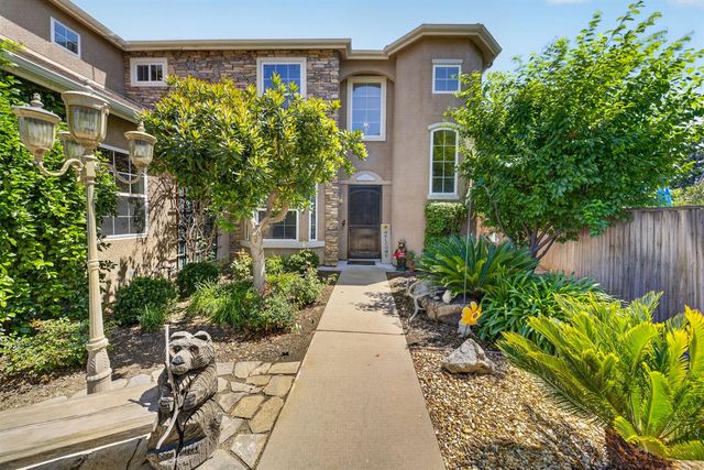 3084 Rall Avenue, Clovis, CA 93619