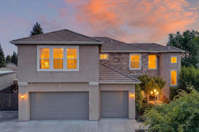 3084 Rall Avenue, Clovis, CA 93619