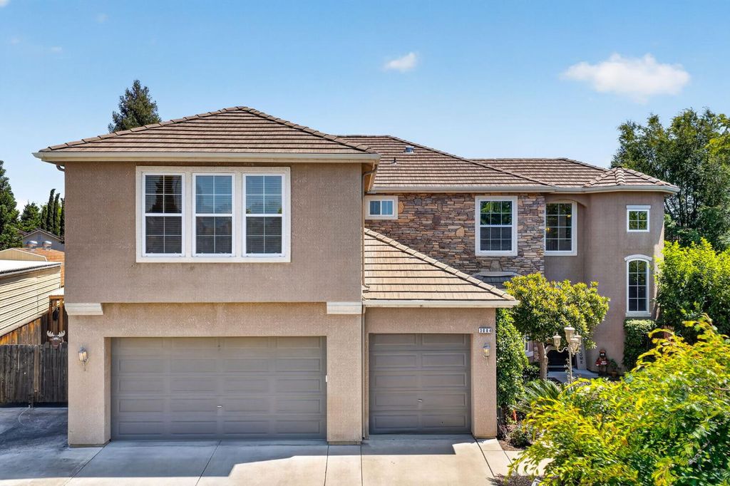 3084 Rall Avenue, Clovis, CA 93619