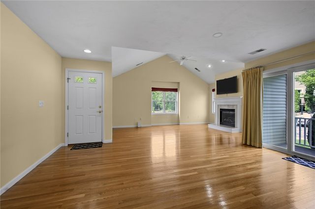 500 Mendon Road 326, Cumberland, RI 02864