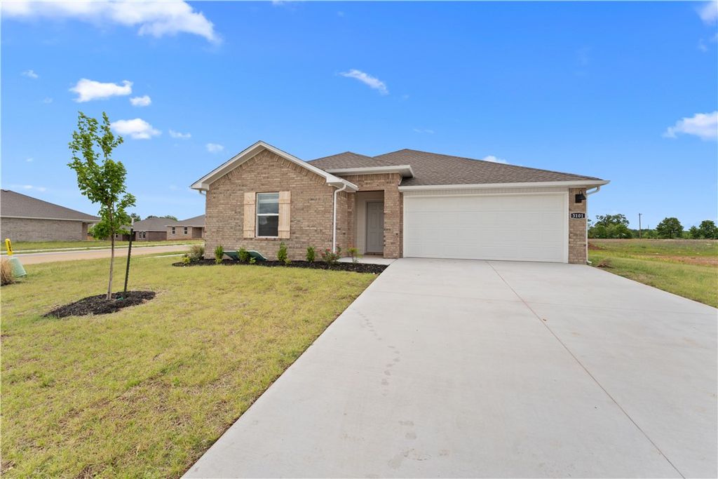 3060 Laredo Lane, Centerton, AR 72736