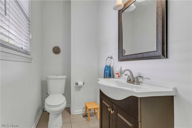 1252 Andrews Avenue, Lakewood, OH 44107