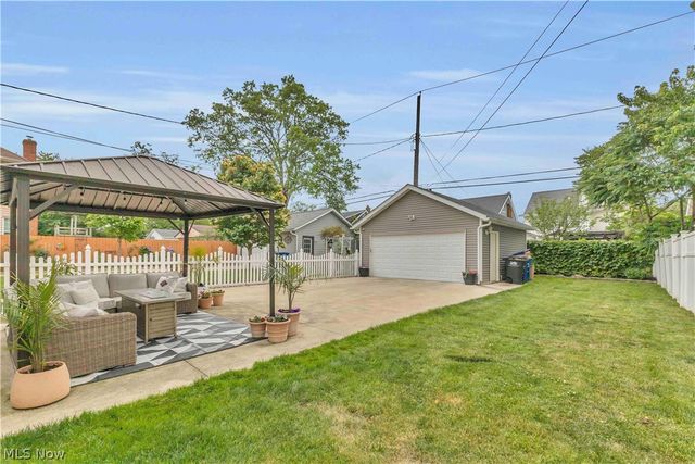 1252 Andrews Avenue, Lakewood, OH 44107