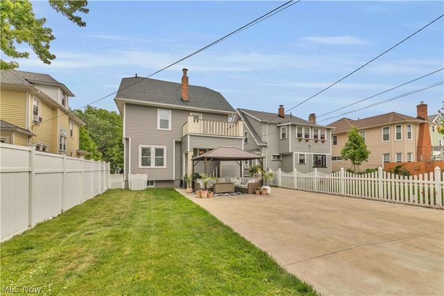 1252 Andrews Avenue, Lakewood, OH 44107