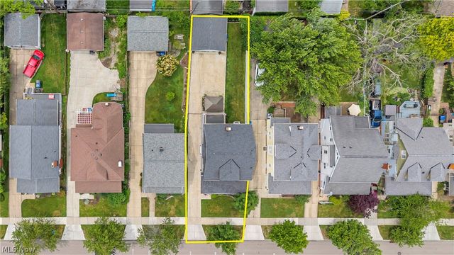 1252 Andrews Avenue, Lakewood, OH 44107