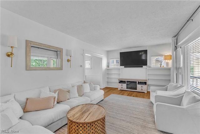 1252 Andrews Avenue, Lakewood, OH 44107