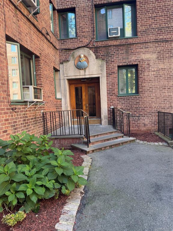 1641 Metropolitan Avenue 3H, Bronx, NY 10462 — photo 2