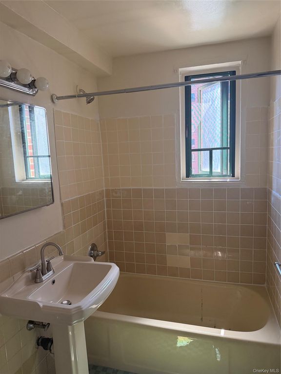 1641 Metropolitan Avenue 3H, Bronx, NY 10462 — photo 5