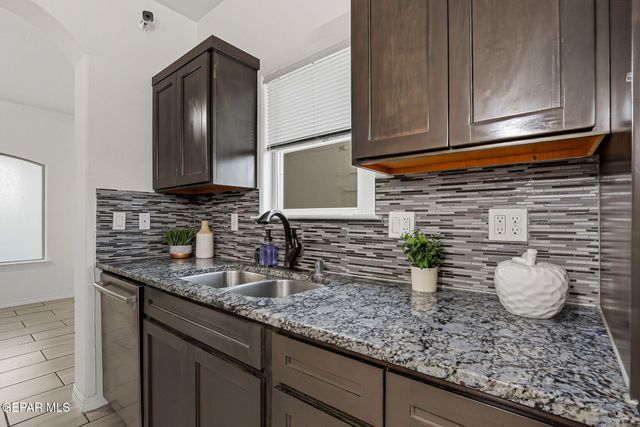 569 Lanner Street, El Paso, TX 79928