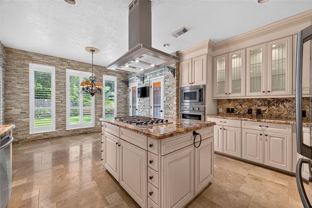 2321 S Lake Drive, League City, TX 77573