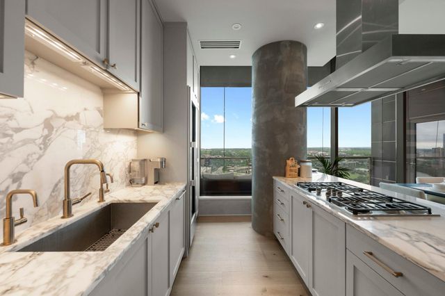 210 Lavaca ST 2706, Austin, TX 78701