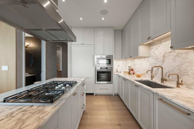 210 Lavaca ST 2706, Austin, TX 78701