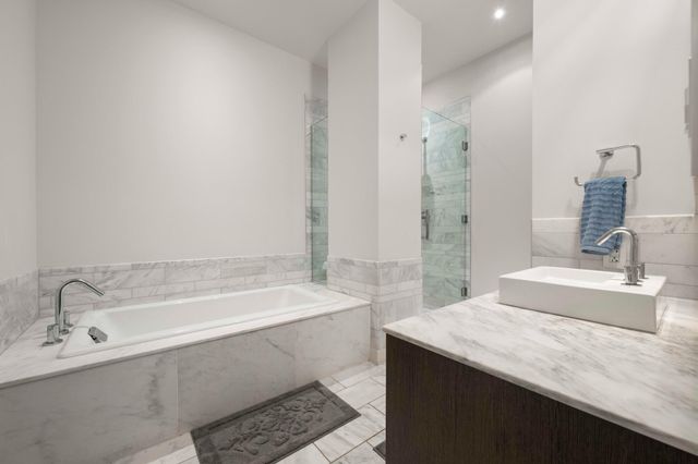 210 Lavaca ST 2706, Austin, TX 78701