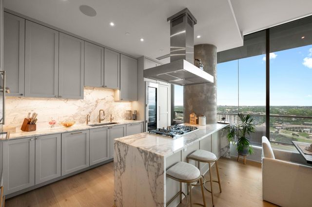 210 Lavaca ST 2706, Austin, TX 78701